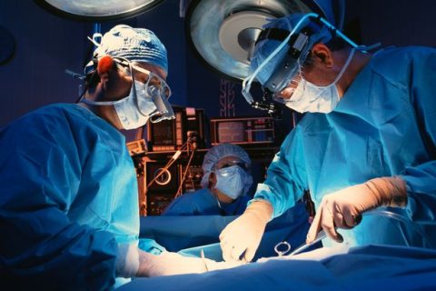 PROD-Surgeons-in-operating-room