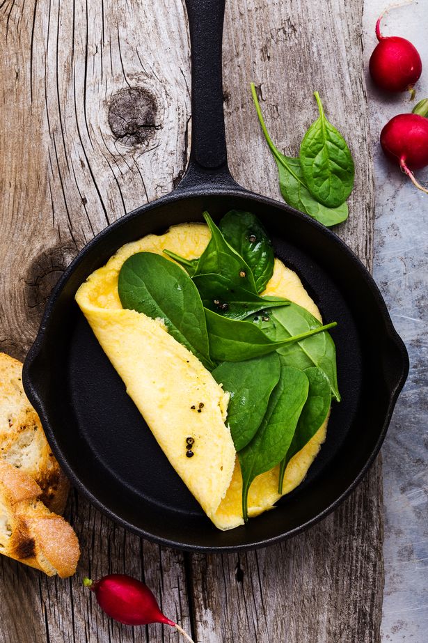 PRODHomemadeomelettewithspinachinacastironfryingpan (1) Dr